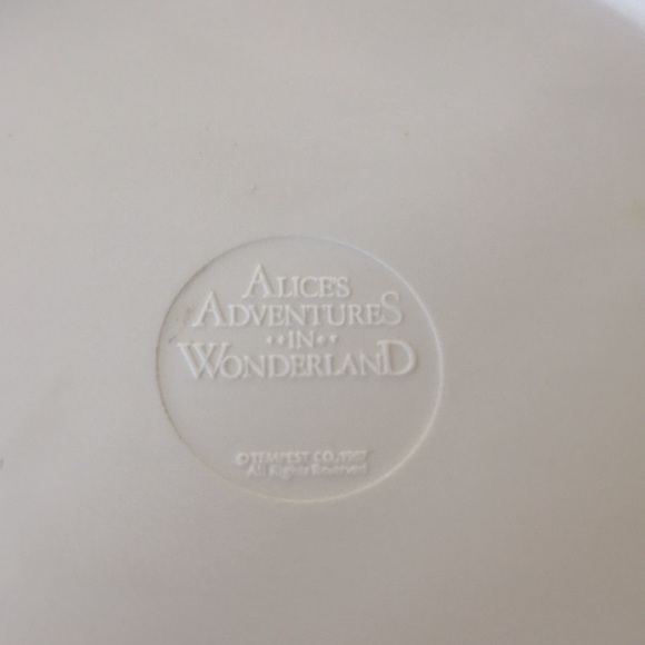 3 Alice in Wonderland Unique Bundle: 2 Used Books + 1 Melamine Plate - Picture 6 of 15